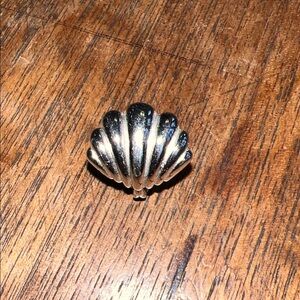 Elegant Monet Single Silver tone Shell-Shaped Women's Ring